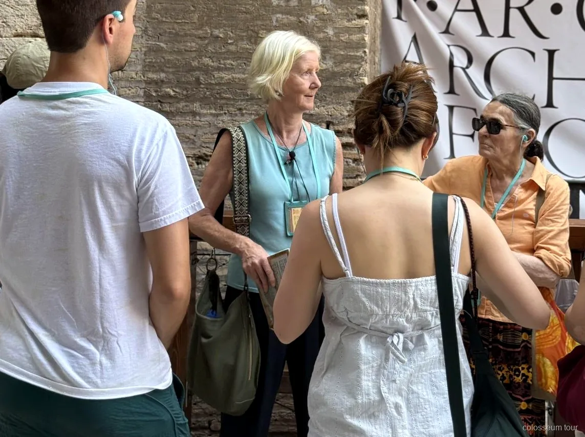 Ruïnes van het Forum Romanum tijdens de Colosseum Forum Palatijn rondleiding