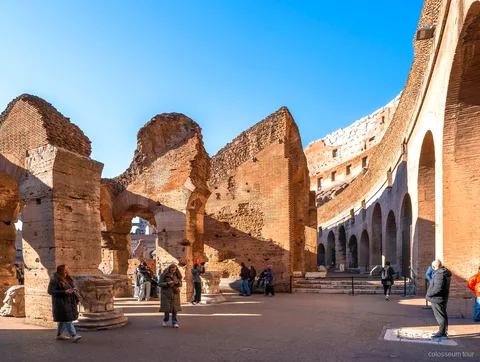 Accés al pis de l'arena en el tour premium del subterrani del Colosseum