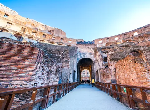 Túnels subterranis del Colosseum visitats en el tour premium en grup reduït