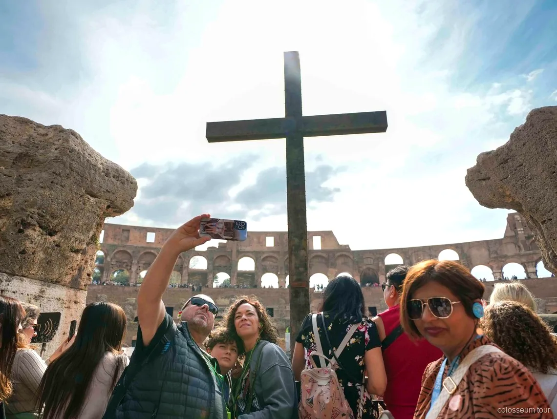 Samodzielne zwiedzanie Forum Romanum po VIP wycieczce po Koloseum